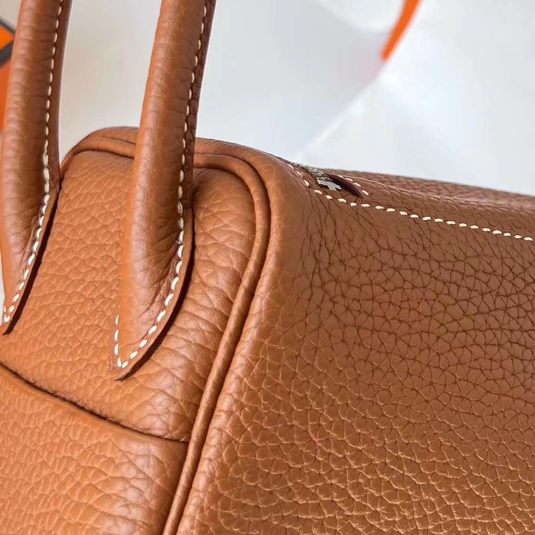 Hermès（爱马仕）Mini Lindy 迷你琳迪包 Clemence Ck37 金棕色 银扣 20cm 全手工蜡线缝制 Phw