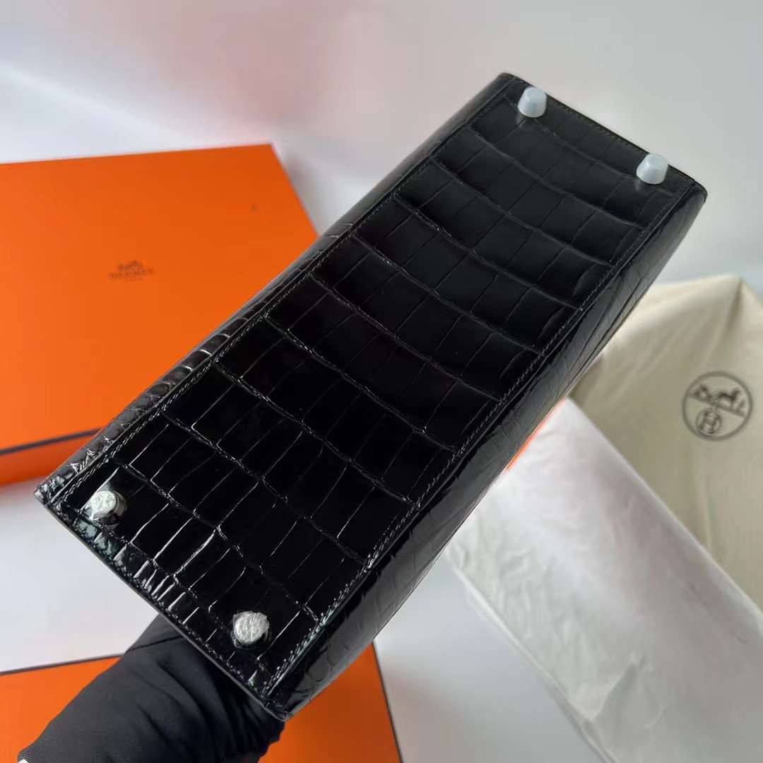 Hermès（爱马仕）Kelly 凯莉包 亮面尼罗鳄鱼皮 Shiny Nilo Crocodile Ck89 黑色 银扣 28cm 全手工蜡线缝制 Phw