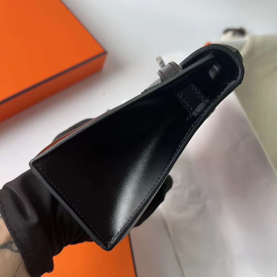 Hermès（爱马仕）Mini Kelly Pochette Boxcalf Ck89 黑色 银扣 22cm 全手工蜡线缝制 Phw