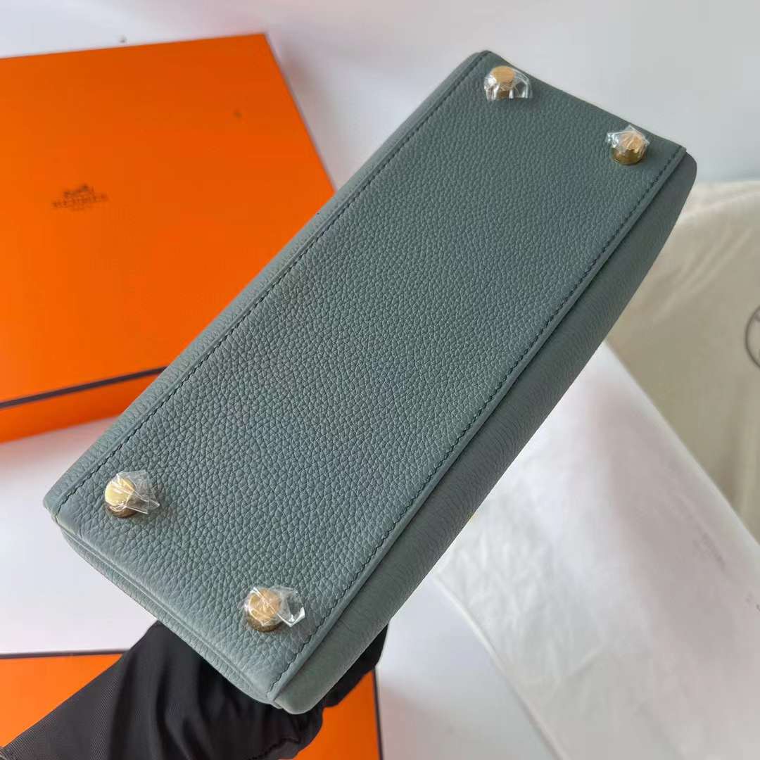 Hermès（爱马仕）Kelly 凯莉包 Togo皮 进口德国小牛皮 Cc63 杏绿色 金扣 25cm 全手工蜡线缝制 Ghw