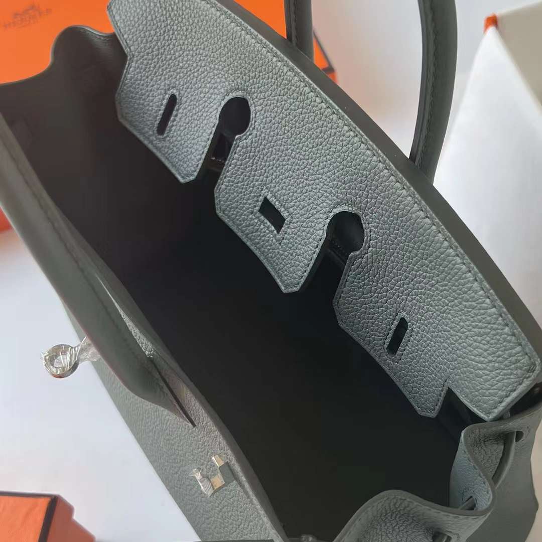 Hermès（爱马仕）Birkin 铂金包 Togo皮 进口德国小牛皮 Cc63 杏绿色 银扣 25cm 全手工蜡线缝制 Phw