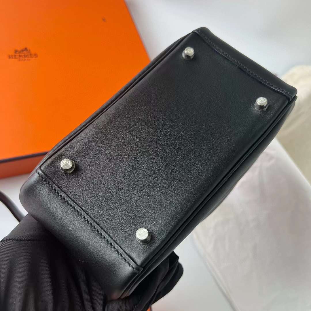 Hermès（爱马仕）Mini Lindy 迷你琳迪包 Swift Ck89 黑色 银扣 19cm 全手工蜡线缝制 Phw