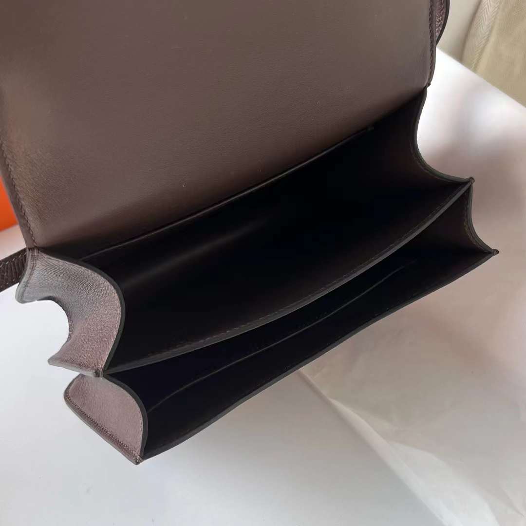 Hermès（爱马仕）Constance 空姐包 Epsom Ck47 巧克力 金扣 19cm 全手工蜡线缝制 Ghw