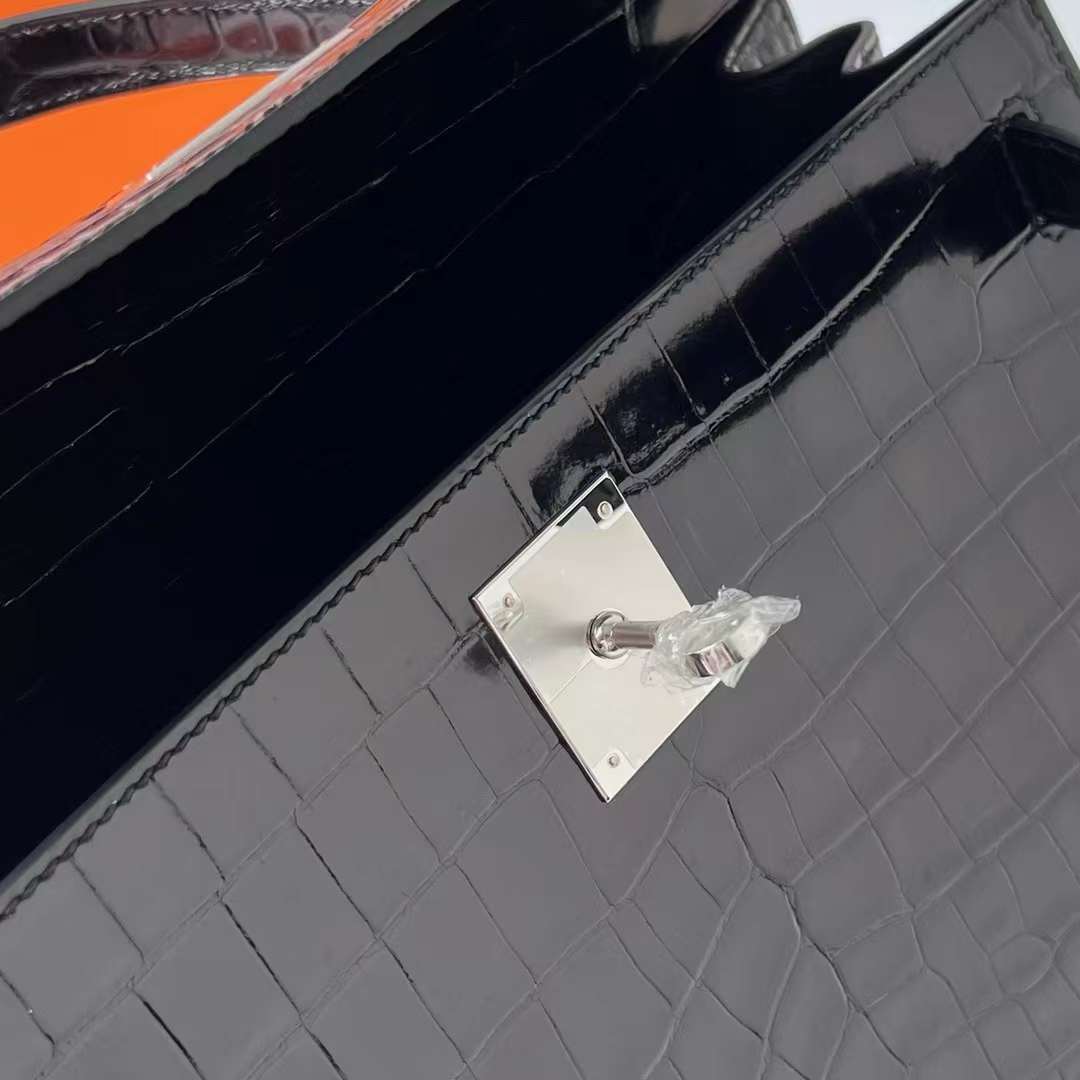 Hermès（爱马仕）Kelly 凯莉包 亮面尼罗鳄鱼皮 Shiny Nilo Crocodile Ck89 黑色 银扣 28cm 全手工蜡线缝制 Phw