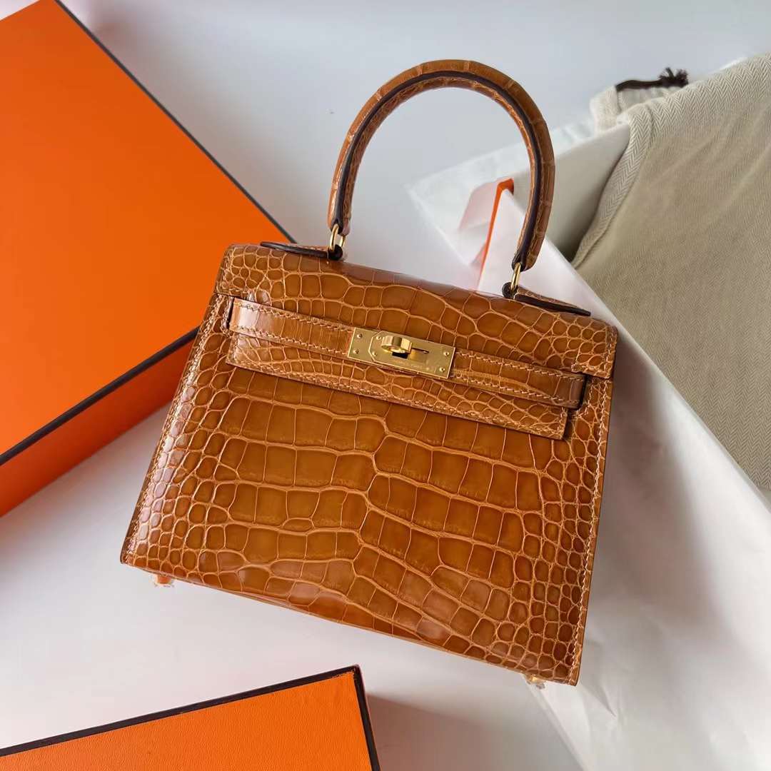 Hermès（爱马仕）Kelly 大耳朵 亮面美洲鳄鱼皮 Shiny Alligator Crocodile A1 焦糖色 金扣 20cm 全手工蜡线缝制 Ghw