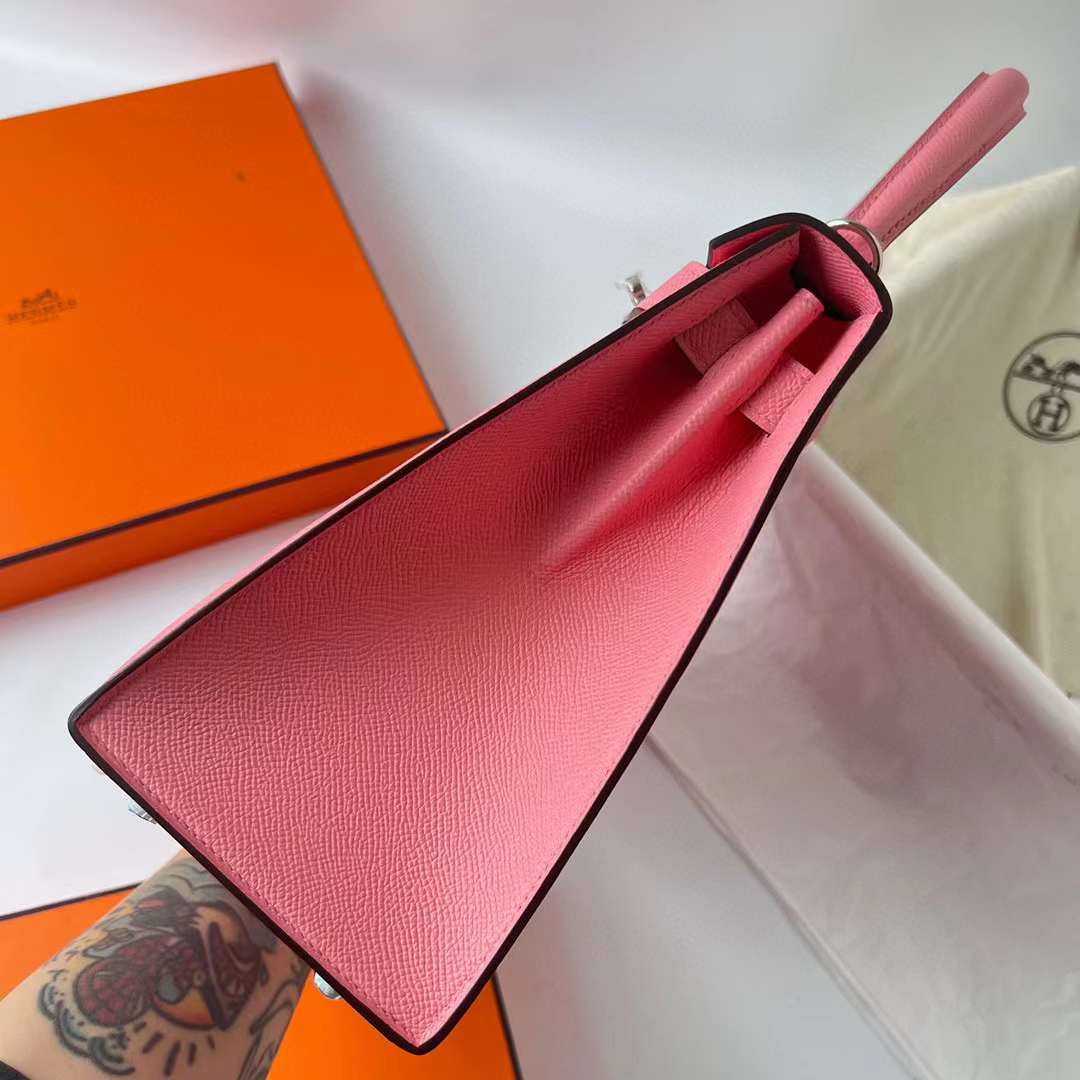 Hermès（爱马仕）Kelly 凯莉包 Epsom 进口德国手掌纹皮 1Q 奶昔粉 银扣 28cm 全手工蜡线缝制 Phw