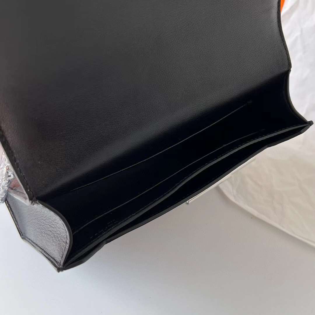 Hermès（爱马仕）Verrou 机枪包 Chevre 进口山羊皮 Ck89 黑色 银扣 17.5cm 全手工蜡线缝制 Phw