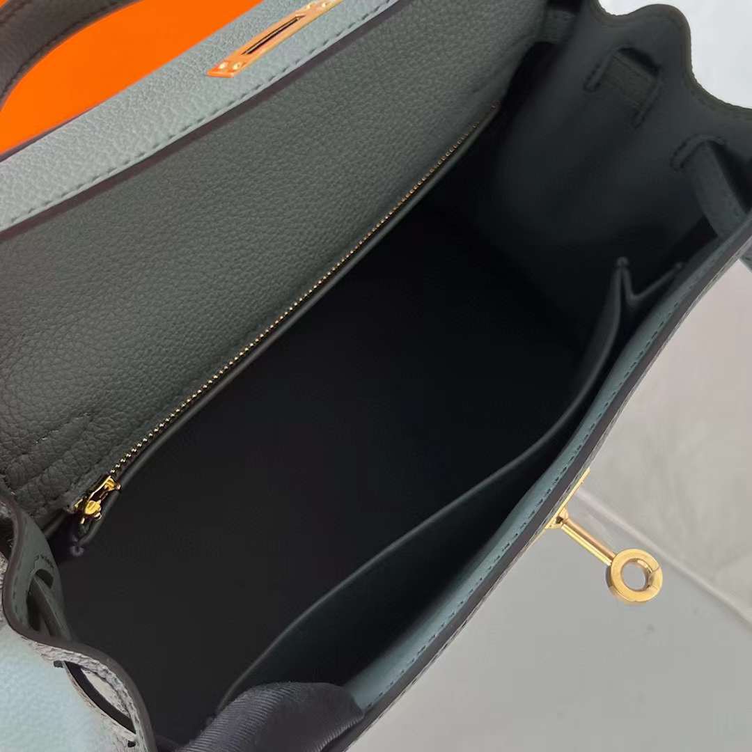 Hermès（爱马仕）Kelly 凯莉包 Togo皮 进口德国小牛皮 Cc63 杏绿色 金扣 25cm 全手工蜡线缝制 Ghw