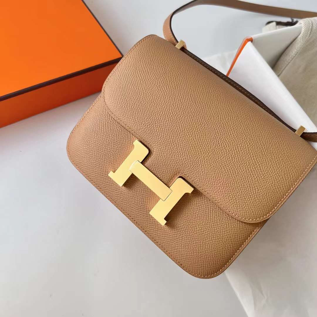 Hermès（爱马仕）Constance 空姐包 Epsom 0M 奶茶色 金扣 19cm 全手工蜡线缝制 Ghw