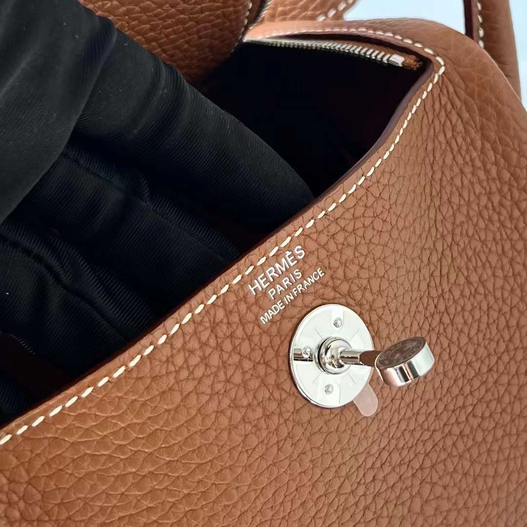 Hermès（爱马仕）Mini Lindy 迷你琳迪包 Clemence Ck37 金棕色 银扣 20cm 全手工蜡线缝制 Phw
