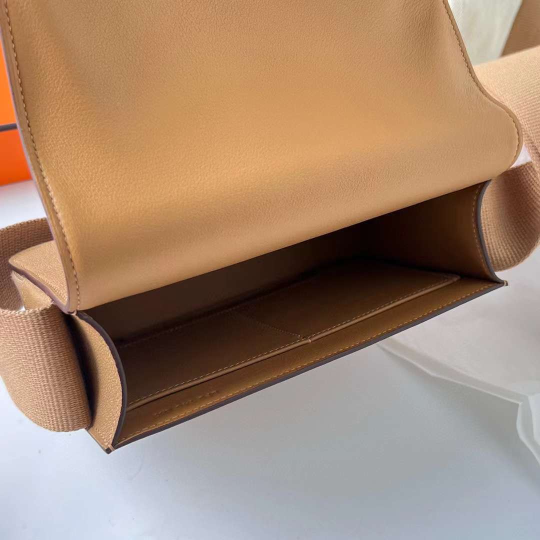 Hermès（爱马仕）Geta 木屐包 Chevre 进口山羊皮 0M 奶茶色 金扣 20cm 全手工蜡线缝制 Ghw