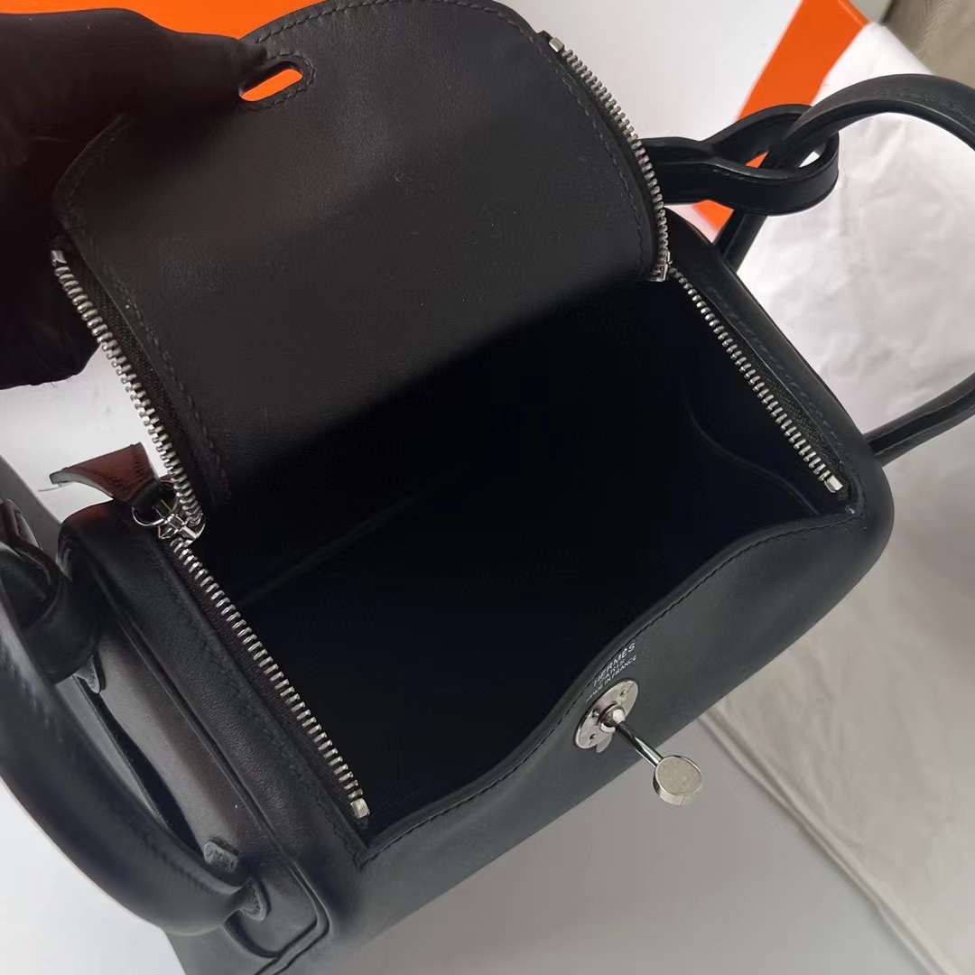 Hermès（爱马仕）Mini Lindy 迷你琳迪包 Swift Ck89 黑色 银扣 19cm 全手工蜡线缝制 Phw