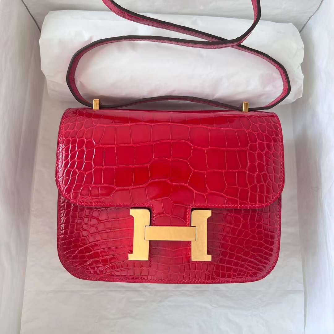 Hermès（爱马仕）Constance 空姐包 亮面美洲鳄鱼皮 Shiny Alligator Crocodile Ck93 法拉利红 金扣 19cm 全手工蜡线缝制 Ghw