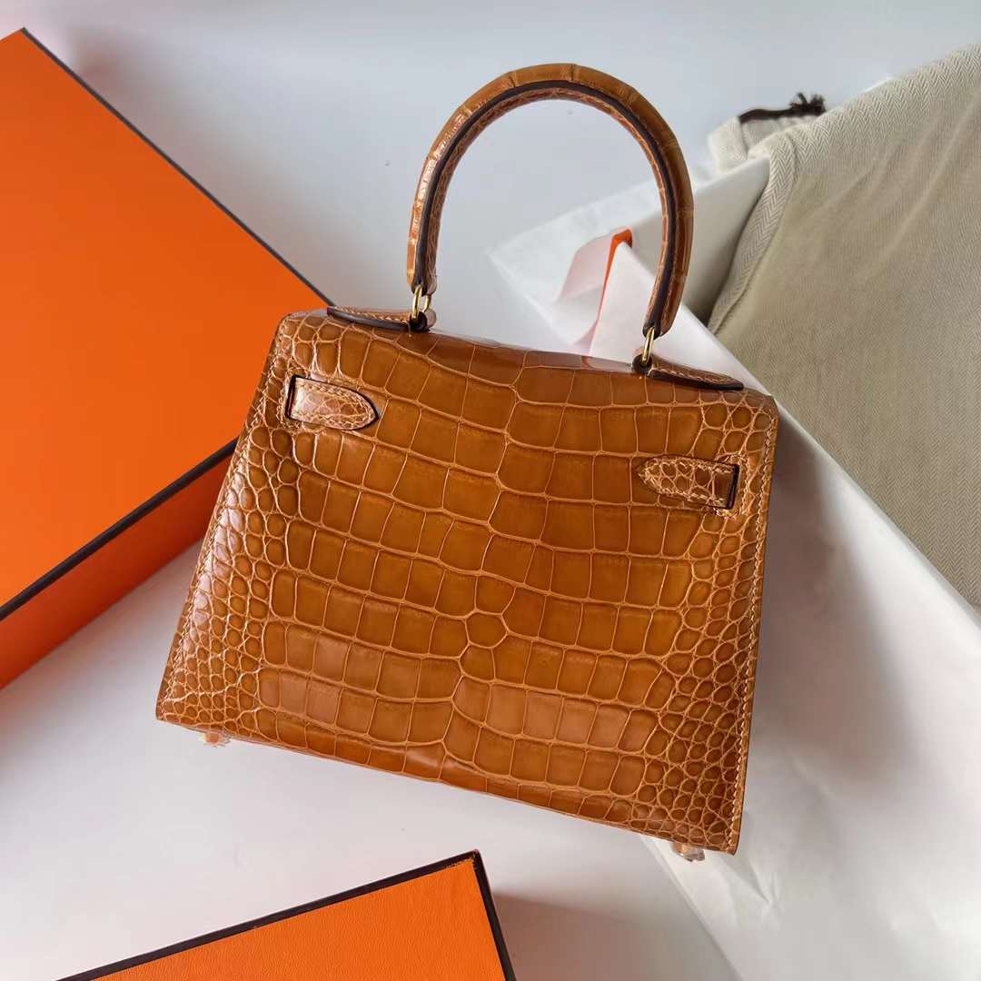 Hermès（爱马仕）Kelly 大耳朵 亮面美洲鳄鱼皮 Shiny Alligator Crocodile A1 焦糖色 金扣 20cm 全手工蜡线缝制 Ghw