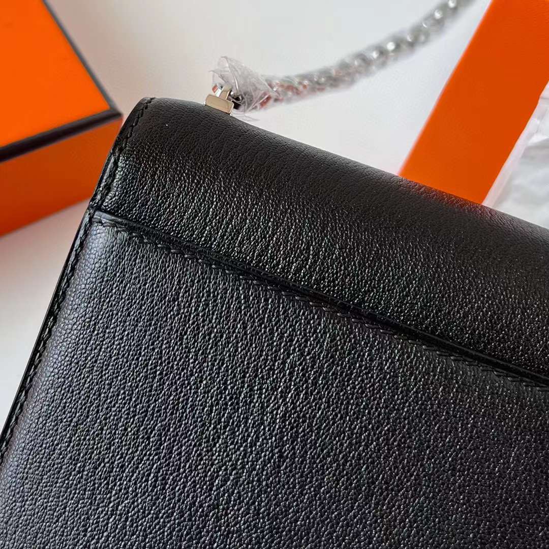 Hermès（爱马仕）Verrou 机枪包 Chevre 进口山羊皮 Ck89 黑色 银扣 17.5cm 全手工蜡线缝制 Phw