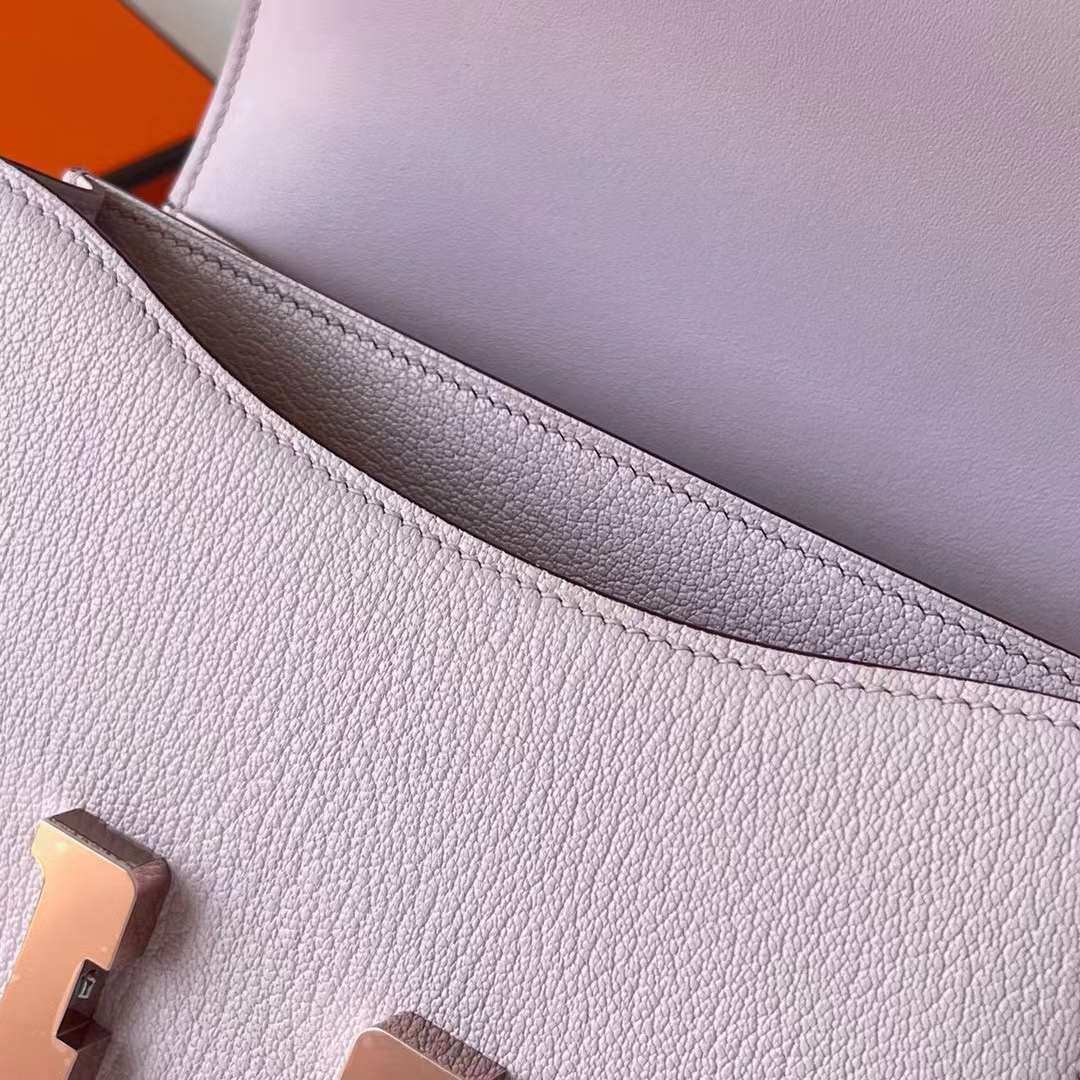 Hermès（爱马仕）Constance 空姐包 Chevre 进口山羊皮 09 梦幻粉紫 玫瑰金扣 19cm 全手工蜡线缝制 Rghw