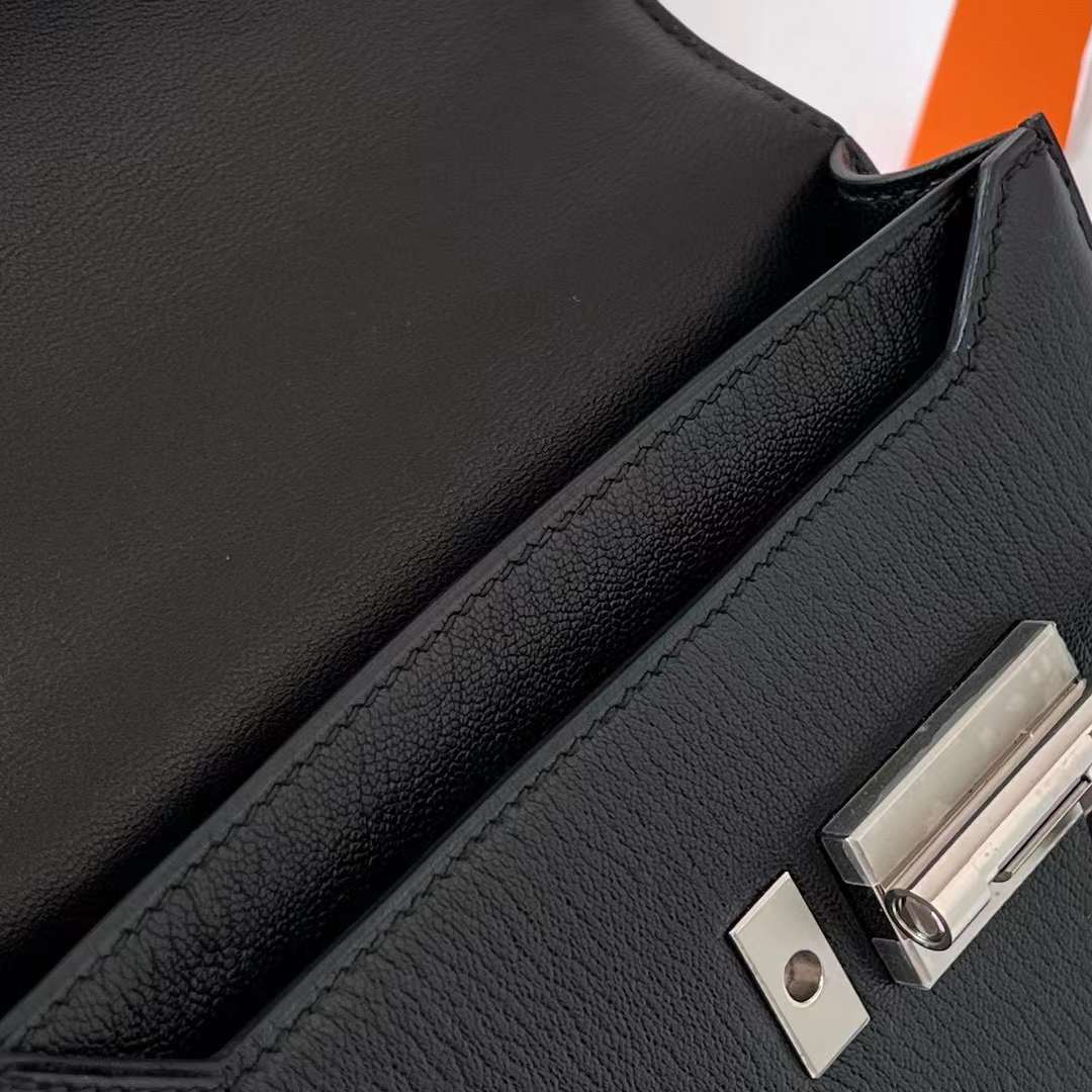 Hermès（爱马仕）Verrou 机枪包 Chevre 进口山羊皮 Ck89 黑色 银扣 17.5cm 全手工蜡线缝制 Phw