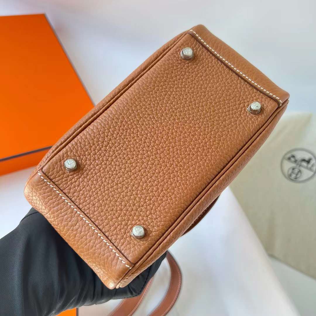 Hermès（爱马仕）Mini Lindy 迷你琳迪包 Clemence Ck37 金棕色 银扣 20cm 全手工蜡线缝制 Phw