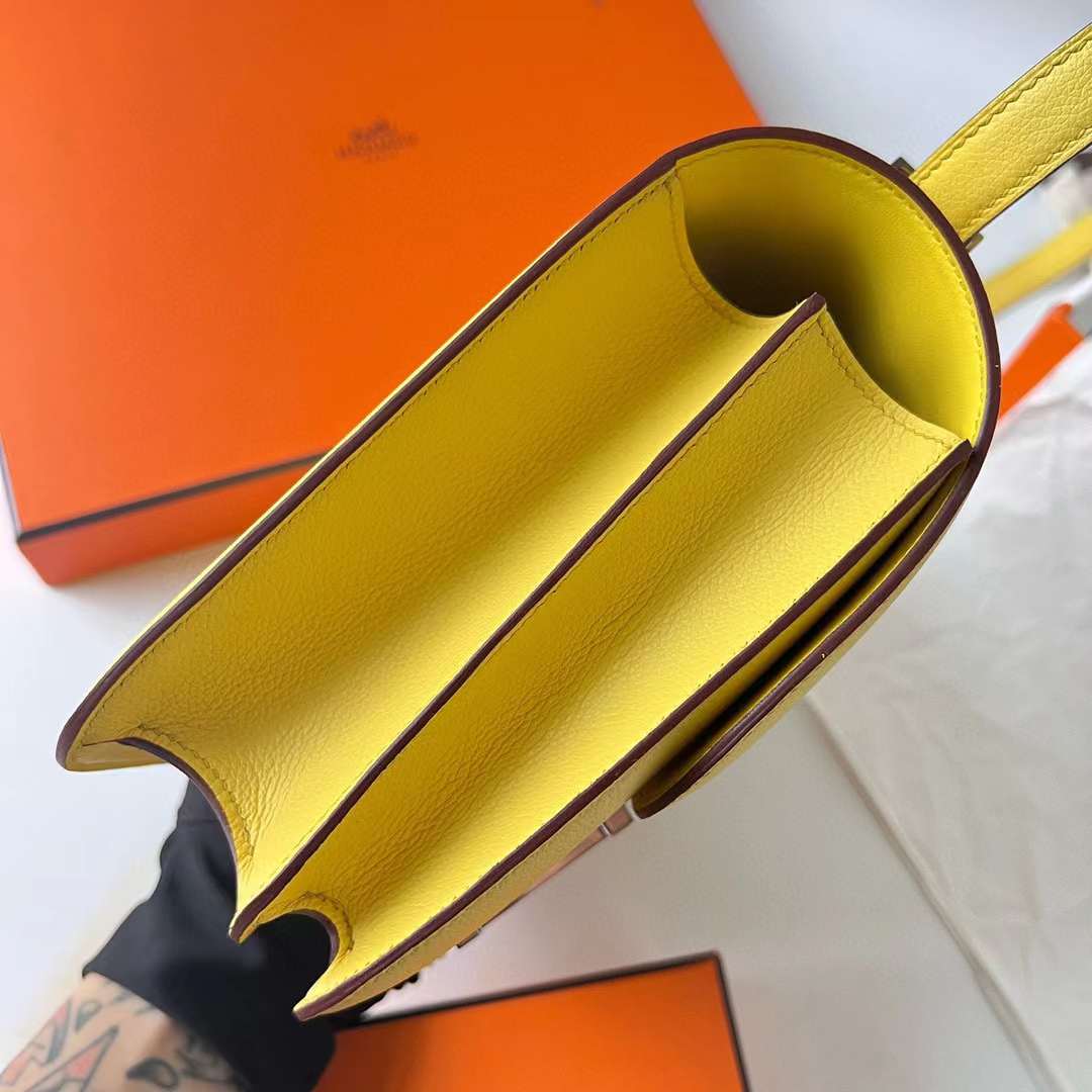 Hermès（爱马仕）Constance 空姐包 Evercolor 9O 那不勒斯黄 银扣 24cm 全手工蜡线缝制 Phw