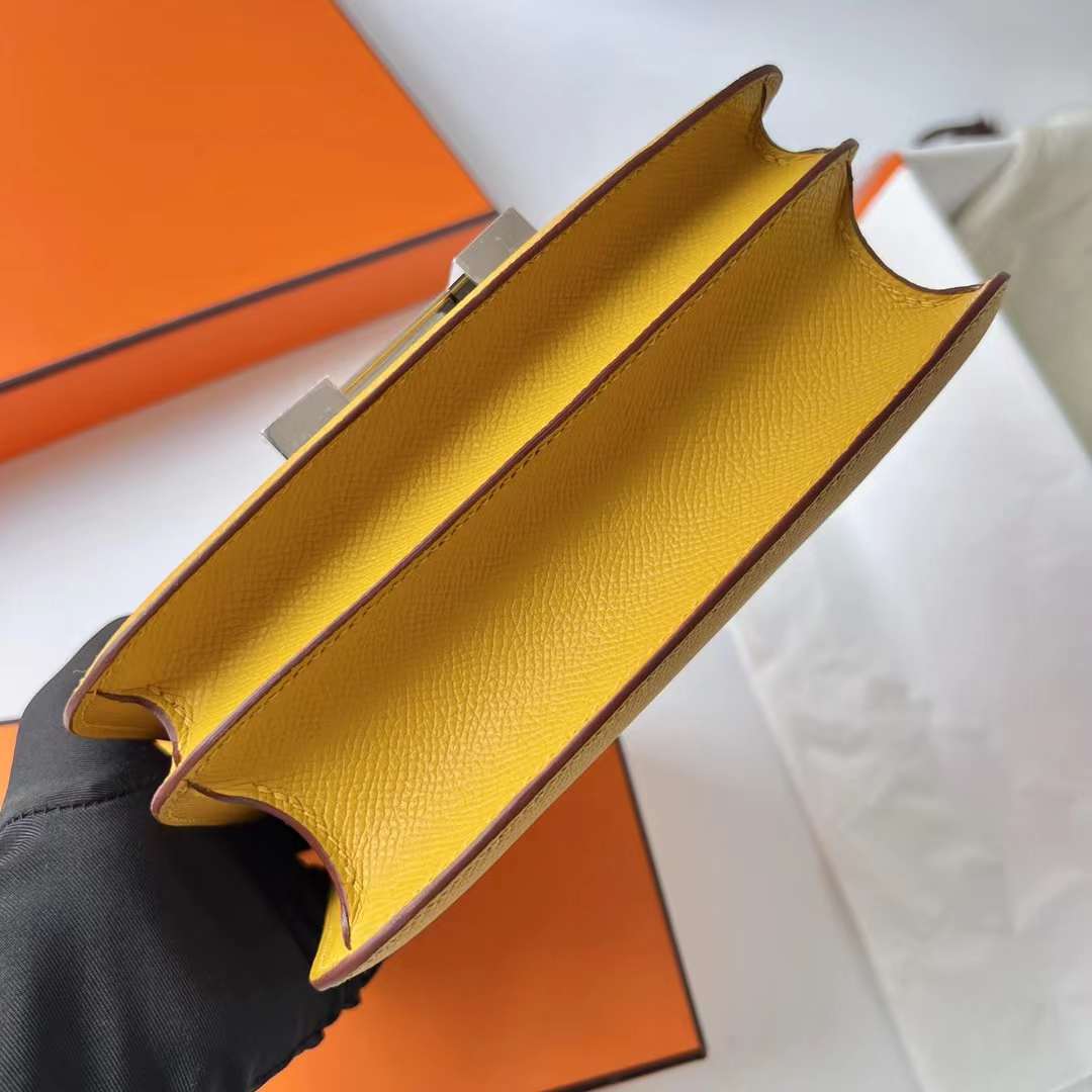 Hermès（爱马仕）Constance 空姐包 Epsom 9D 琥珀黄 银扣 19cm 全手工蜡线缝制 Phw