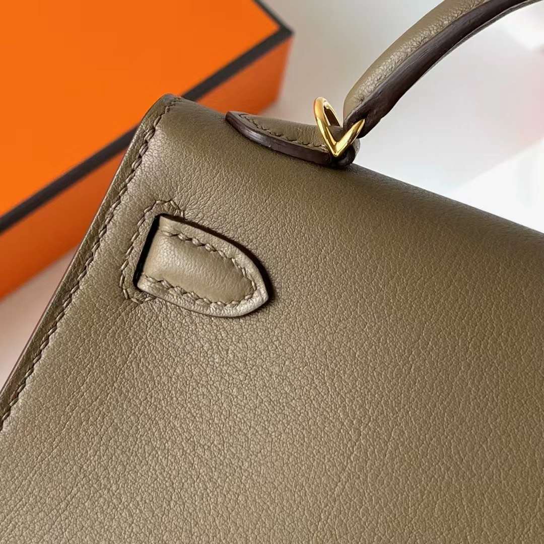 Hermès（爱马仕）Mini Kelly 迷你凯莉 Swift Ck18 大象灰 金扣 19cm 全手工蜡线缝制 Ghw
