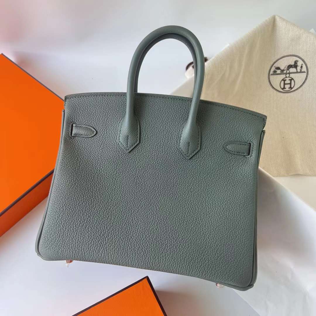 Hermès（爱马仕）Birkin 铂金包 Togo皮 进口德国小牛皮 Cc63 杏绿色 银扣 25cm 全手工蜡线缝制 Phw