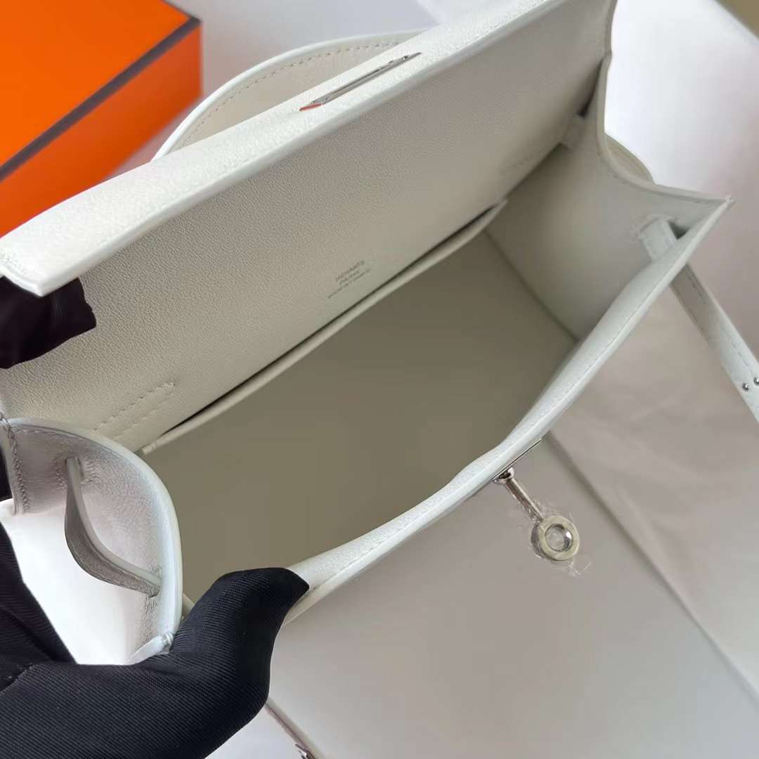 Hermès（爱马仕）Mini Kelly Pochette Swift 01 纯白 银扣 22cm 全手工蜡线缝制 Phw