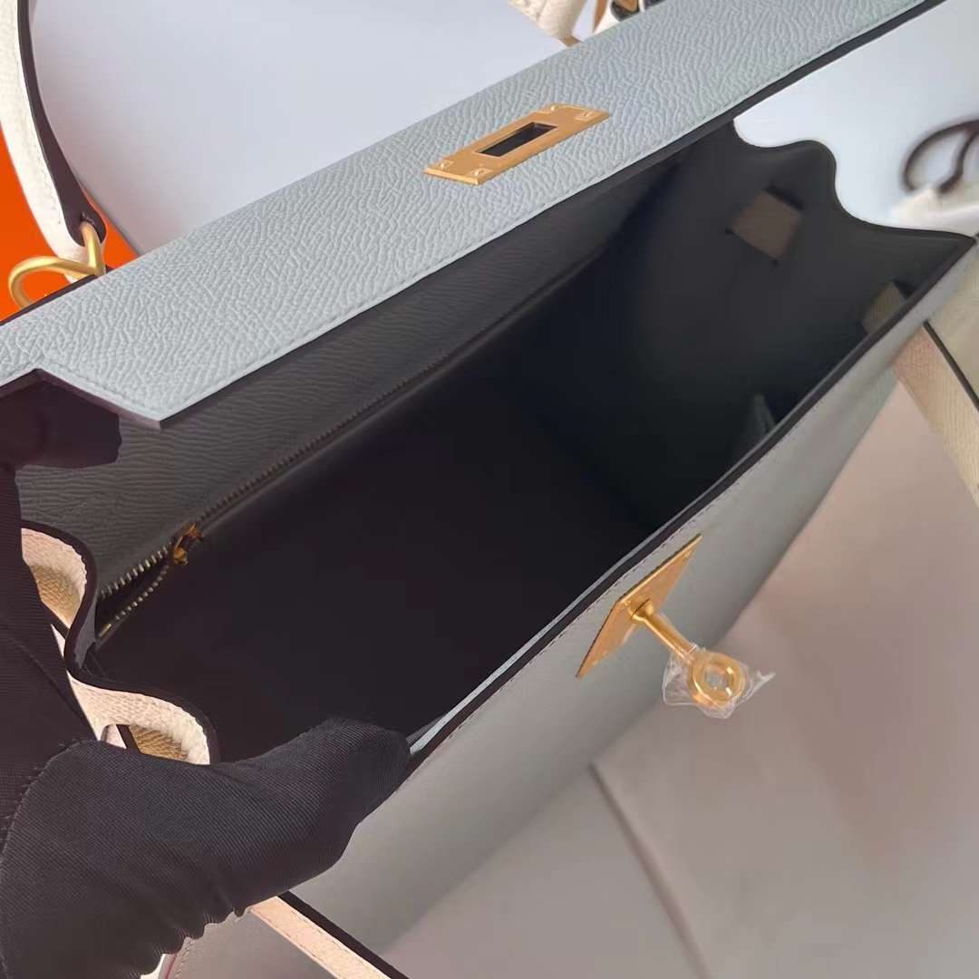 Hermès（爱马仕）Kelly 凯莉包 Hss Epsom 8U 冰川蓝 拼 I2 奶油白 拉丝金扣 28cm 全手工蜡线缝制 BGhw