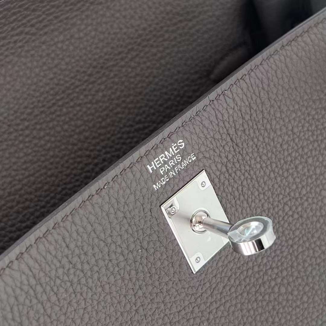 Hermès（爱马仕）Kelly 凯莉包 Togo皮 进口德国小牛皮 8F 锡器灰 银扣 25cm 全手工蜡线缝制 Phw