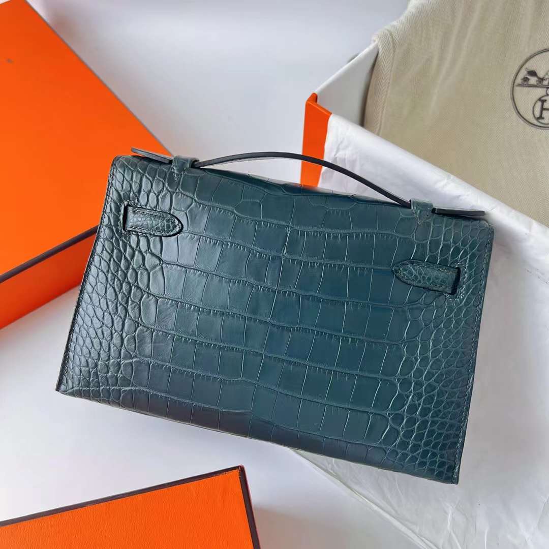 Hermès（爱马仕）Mini Kelly Pochette 雾面美洲鳄鱼皮 6O 松柏绿 金扣 22cm 全手工蜡线缝制 Ghw