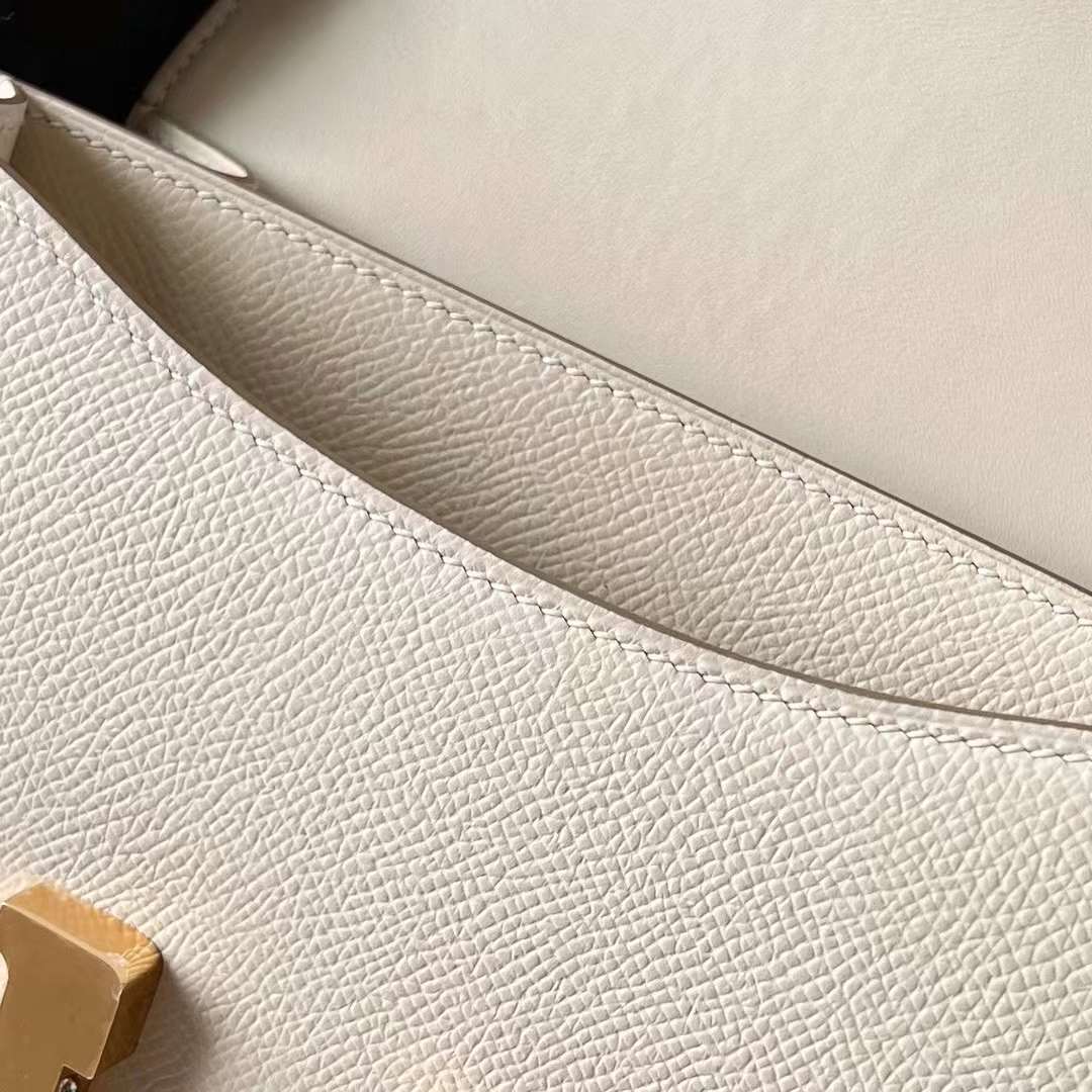 Hermès（爱马仕）Constance 空姐包 Epsom Ck10 奶昔白 金扣 19cm 全手工蜡线缝制 Ghw