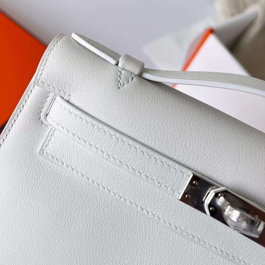 Hermès（爱马仕）Mini Kelly Pochette Swift 01 纯白 银扣 22cm 全手工蜡线缝制 Phw