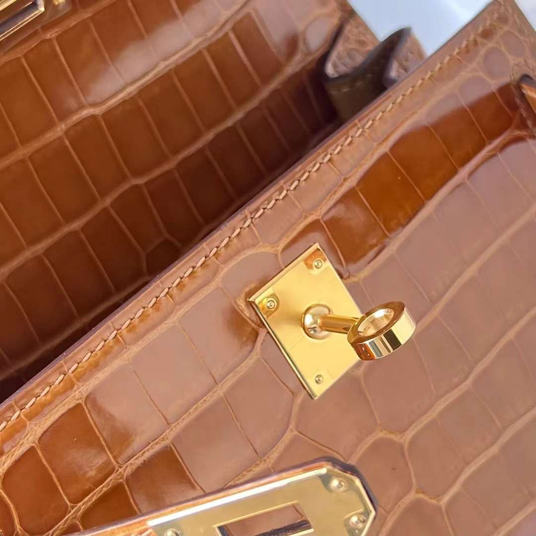 Hermès（爱马仕）Kelly 大耳朵 亮面美洲鳄鱼皮 Shiny Alligator Crocodile A1 焦糖色 金扣 20cm 全手工蜡线缝制 Ghw