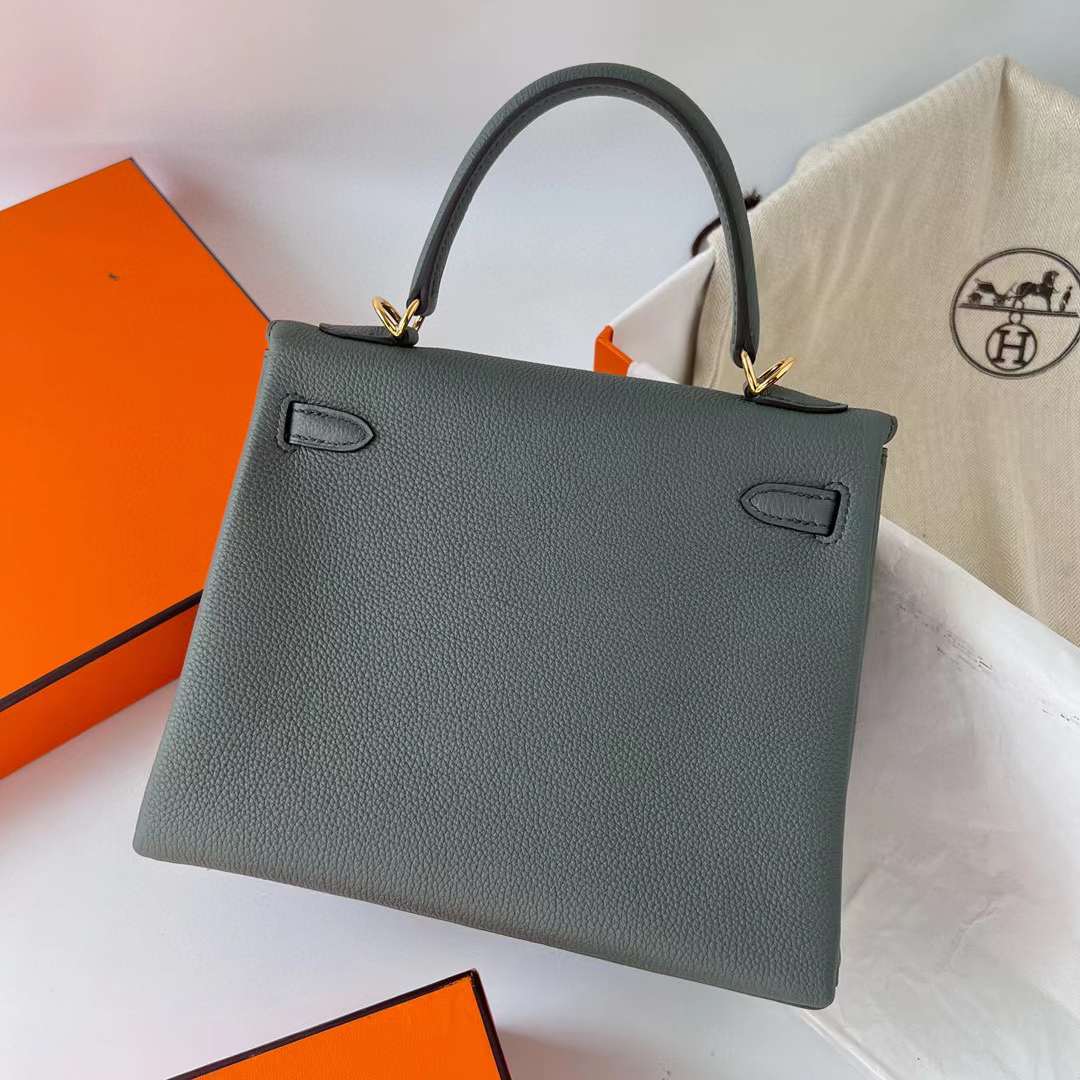 Hermès（爱马仕）Kelly 凯莉包 Togo皮 进口德国小牛皮 Cc63 杏绿色 金扣 25cm 全手工蜡线缝制 Ghw