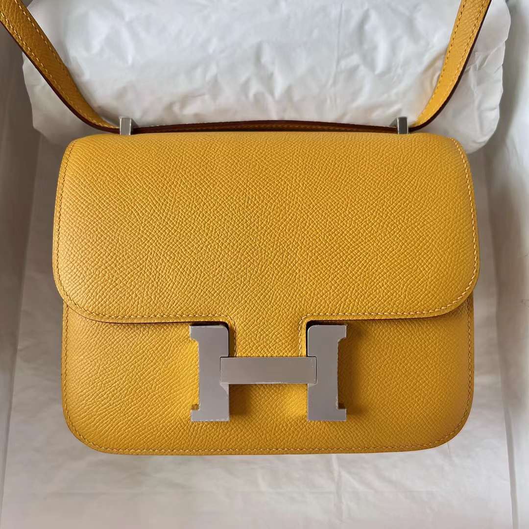 Hermès（爱马仕）Constance 空姐包 Epsom 9D 琥珀黄 银扣 19cm 全手工蜡线缝制 Phw