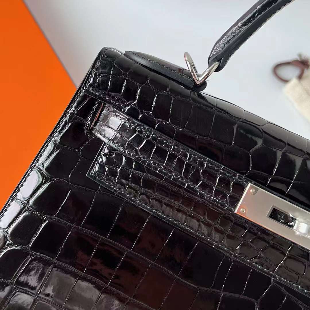 Hermès（爱马仕）Kelly 凯莉包 亮面尼罗鳄鱼皮 Shiny Nilo Crocodile Ck89 黑色 银扣 28cm 全手工蜡线缝制 Phw