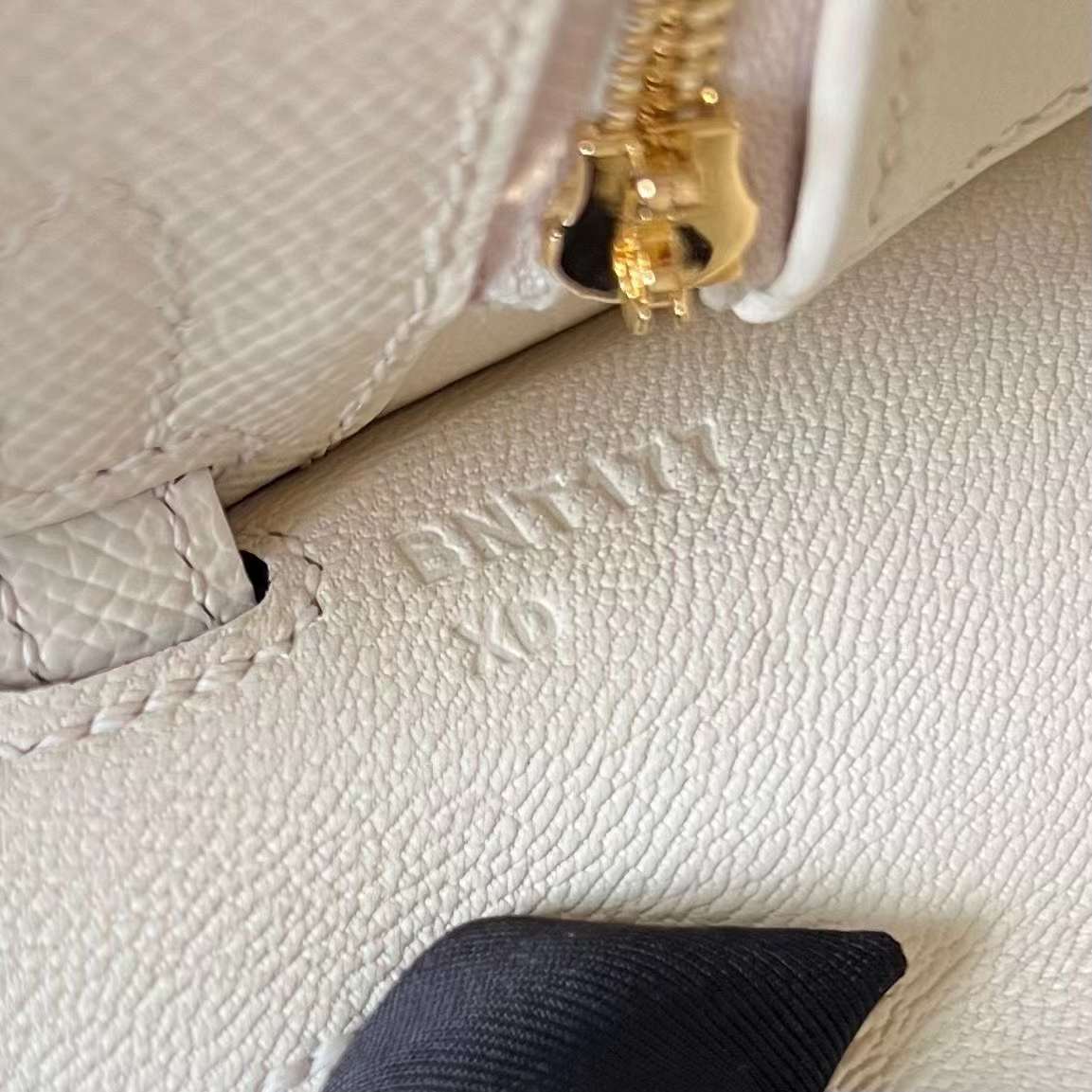 Hermès（爱马仕）Kelly 凯莉包 Epsom I2 奶油白 金扣 25cm 全手工蜡线缝制 Ghw