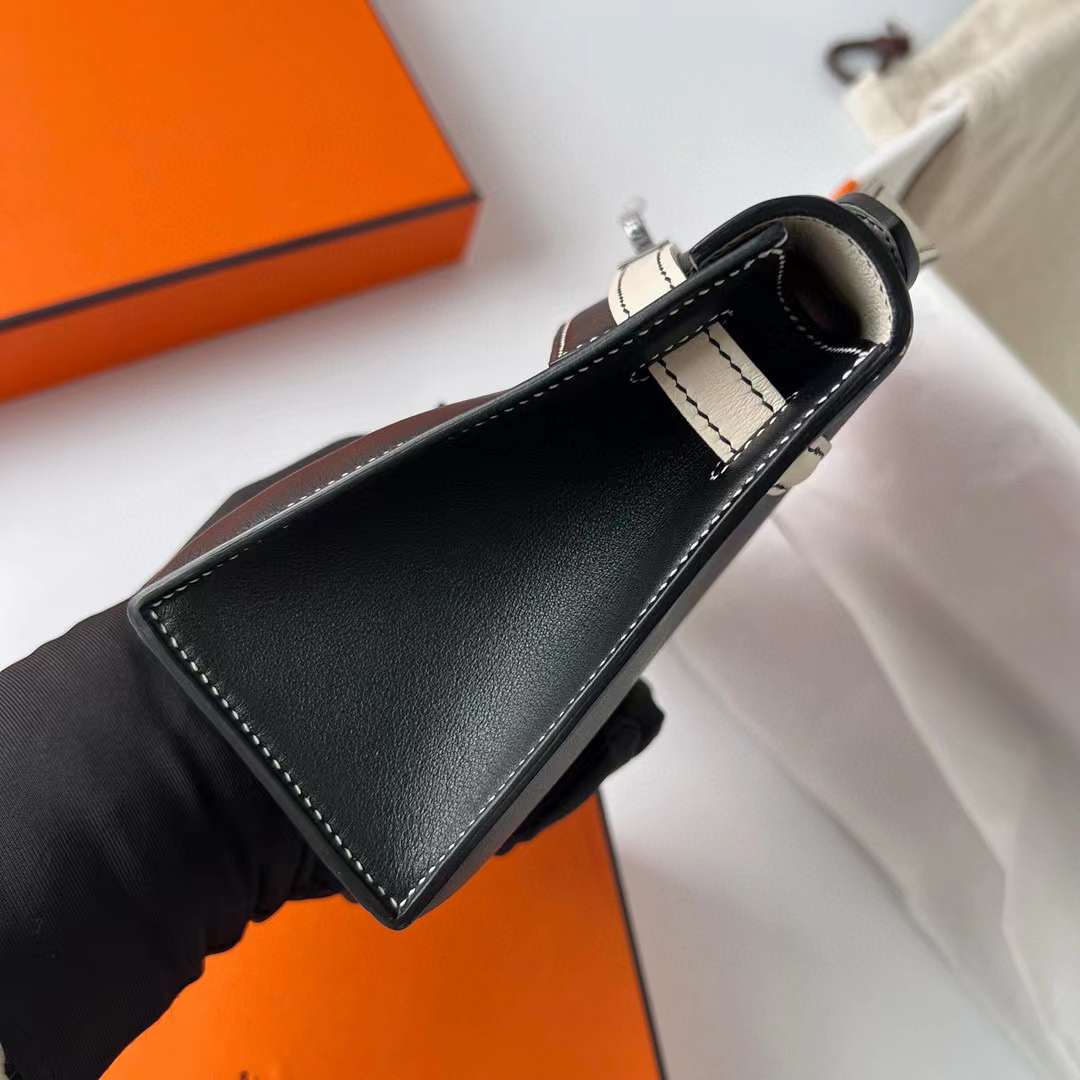 Hermès（爱马仕）Mini Kelly Pochette Swift Ck89 黑色 拼 Ck10 奶昔白 银扣 22cm 全手工蜡线缝制 Phw