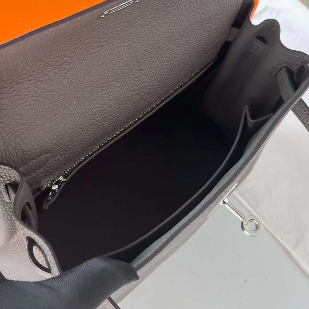 Hermès（爱马仕）Kelly 凯莉包 Togo皮 进口德国小牛皮 8F 锡器灰 银扣 25cm 全手工蜡线缝制 Phw