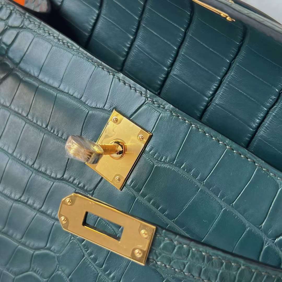 Hermès（爱马仕）Mini Kelly Pochette 雾面美洲鳄鱼皮 6O 松柏绿 金扣 22cm 全手工蜡线缝制 Ghw