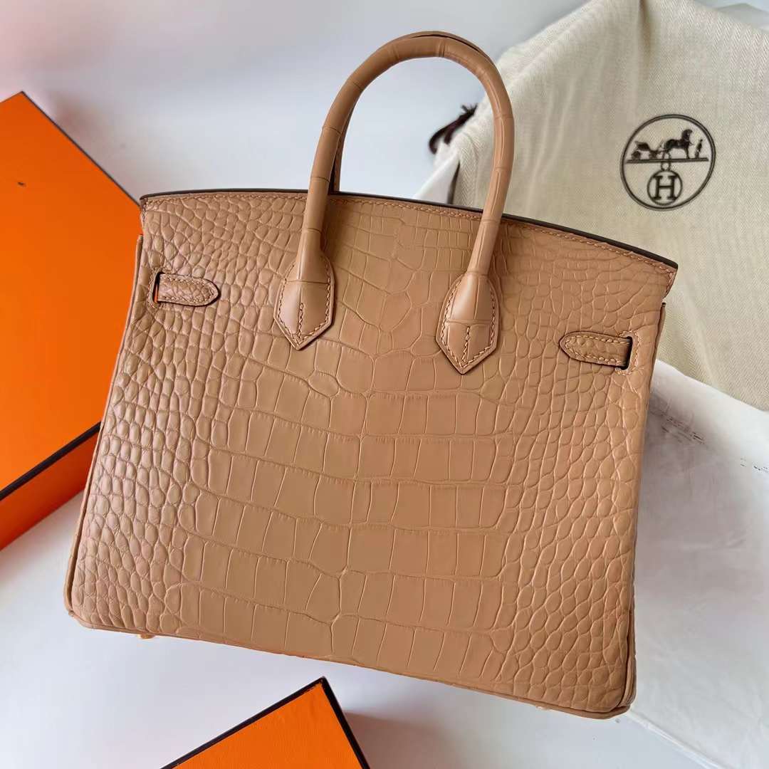 Hermès（爱马仕）Birkin 铂金包 雾面美洲鳄鱼皮 （御用原装进口Hcp鳄鱼）matte alligator crocodile 0M 奶茶色 金扣 25cm 全手工蜡线缝制 Ghw
