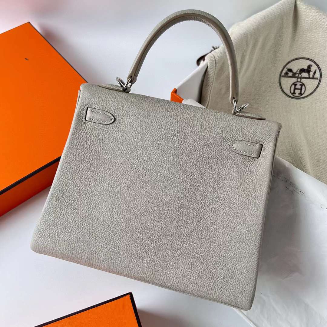 Hermès（爱马仕）Kelly 凯莉包 Togo皮 进口德国小牛皮 Ck80 珍珠灰 银扣 25cm 全手工蜡线缝制 Phw