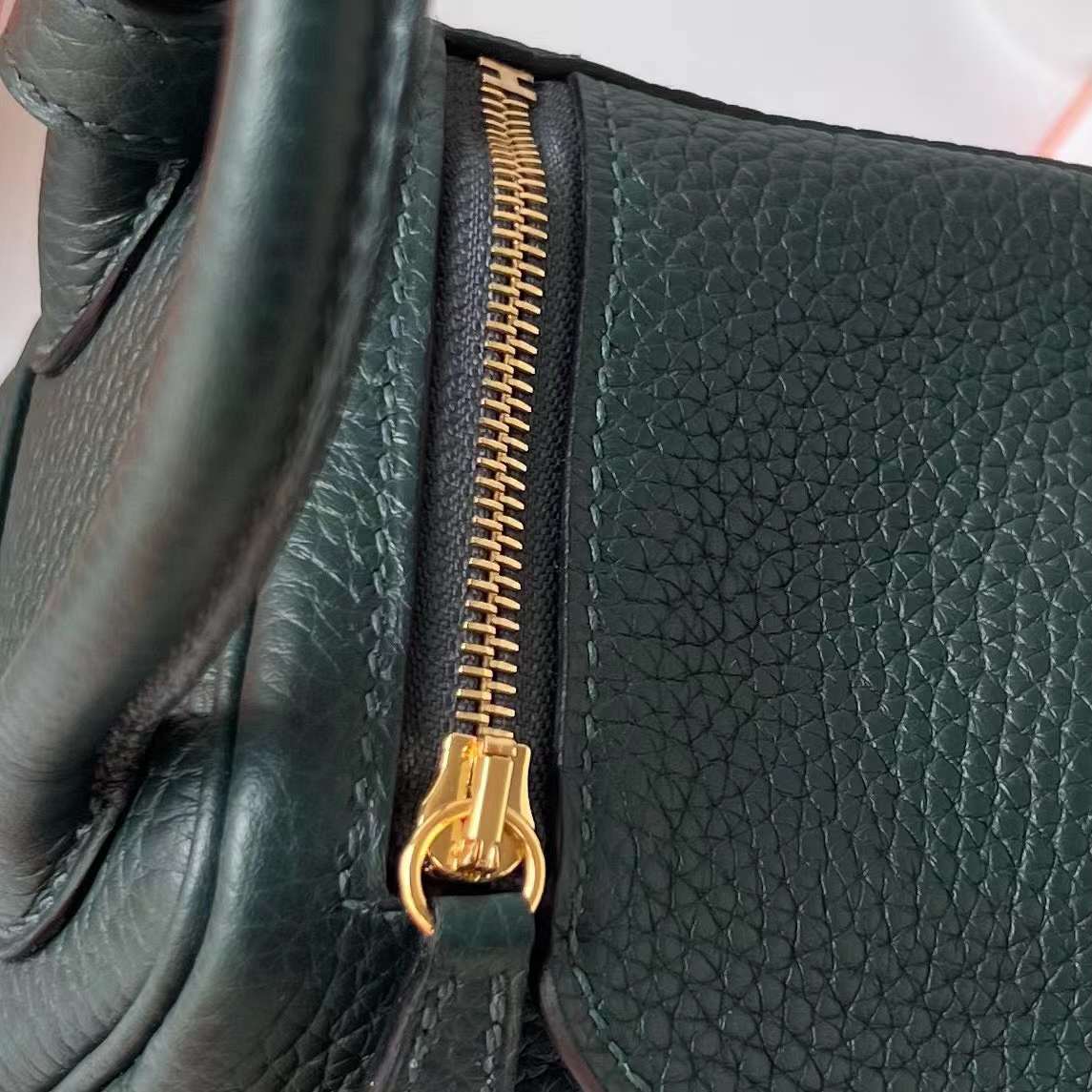 Hermès（爱马仕）Mini Lindy 迷你琳迪包 Clemence 6O 松柏绿 金扣 19cm 全手工蜡线缝制 Ghw