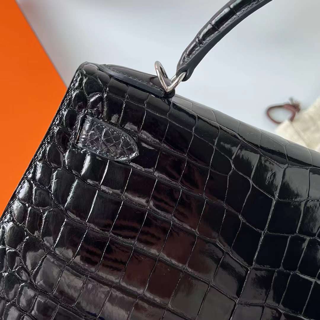 Hermès（爱马仕）Kelly 凯莉包 亮面尼罗鳄鱼皮 Shiny Nilo Crocodile Ck89 黑色 银扣 28cm 全手工蜡线缝制 Phw