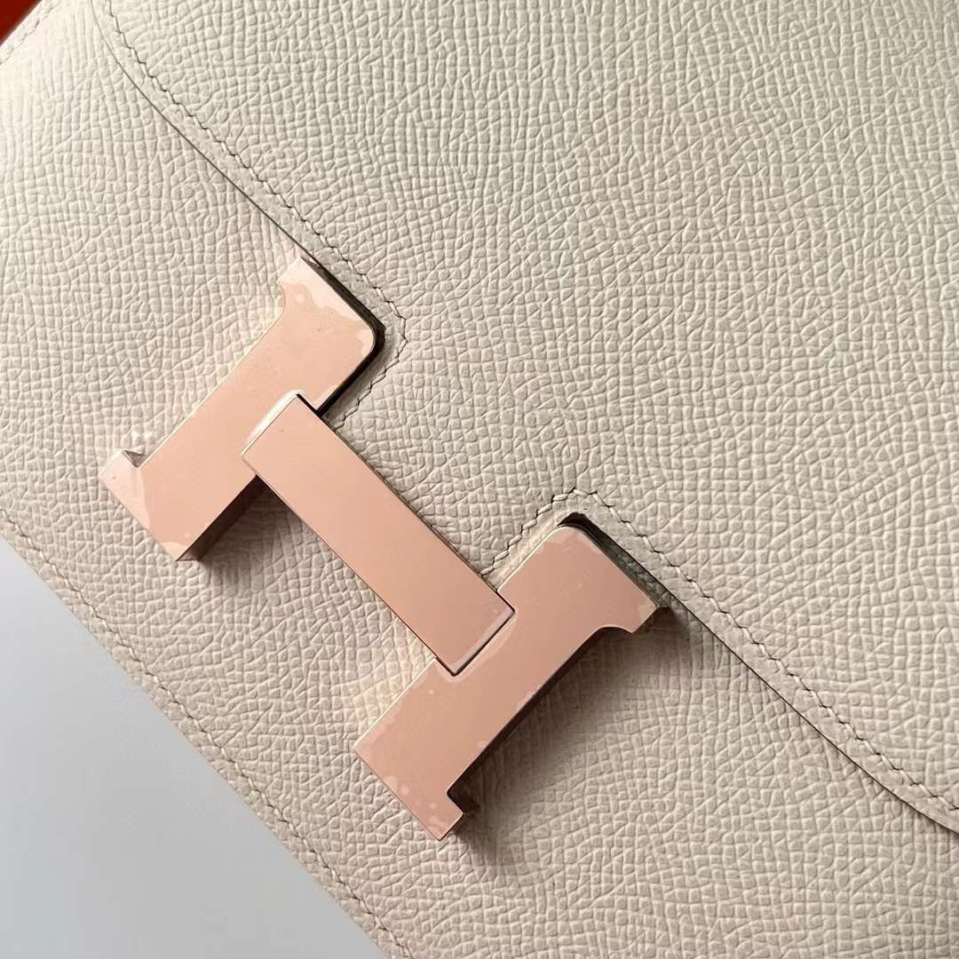 Hermès（爱马仕）Constance 空姐包 Epsom Ck10 奶昔白 玫瑰金扣 19cm 全手工蜡线缝制 RGhw