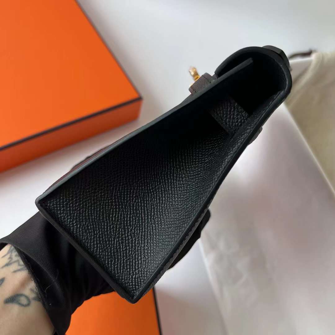 Hermès（爱马仕）Mini Kelly Pochette Epsom Ck89 黑色 金扣 22cm 全手工蜡线缝制 Ghw