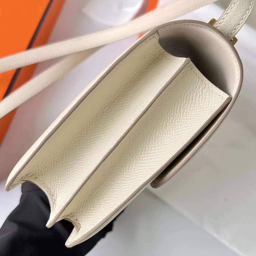 Hermès（爱马仕）Constance 空姐包 Epsom Ck10 奶昔白 金扣 19cm 全手工蜡线缝制 Ghw
