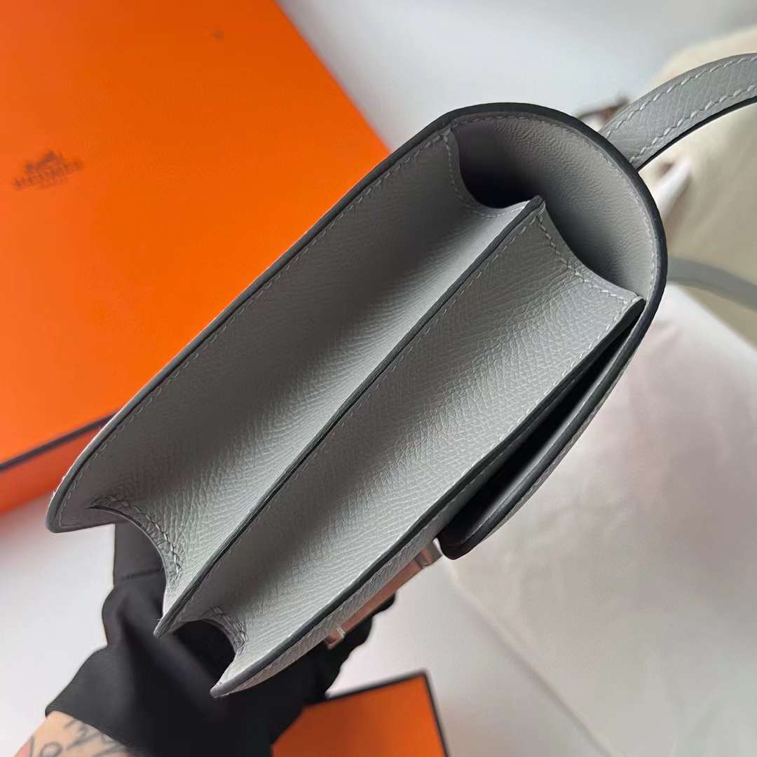 Hermès（爱马仕）Constance 空姐包 Epsom 4Z 海鸥灰 银扣 19cm 全手工蜡线缝制 phw