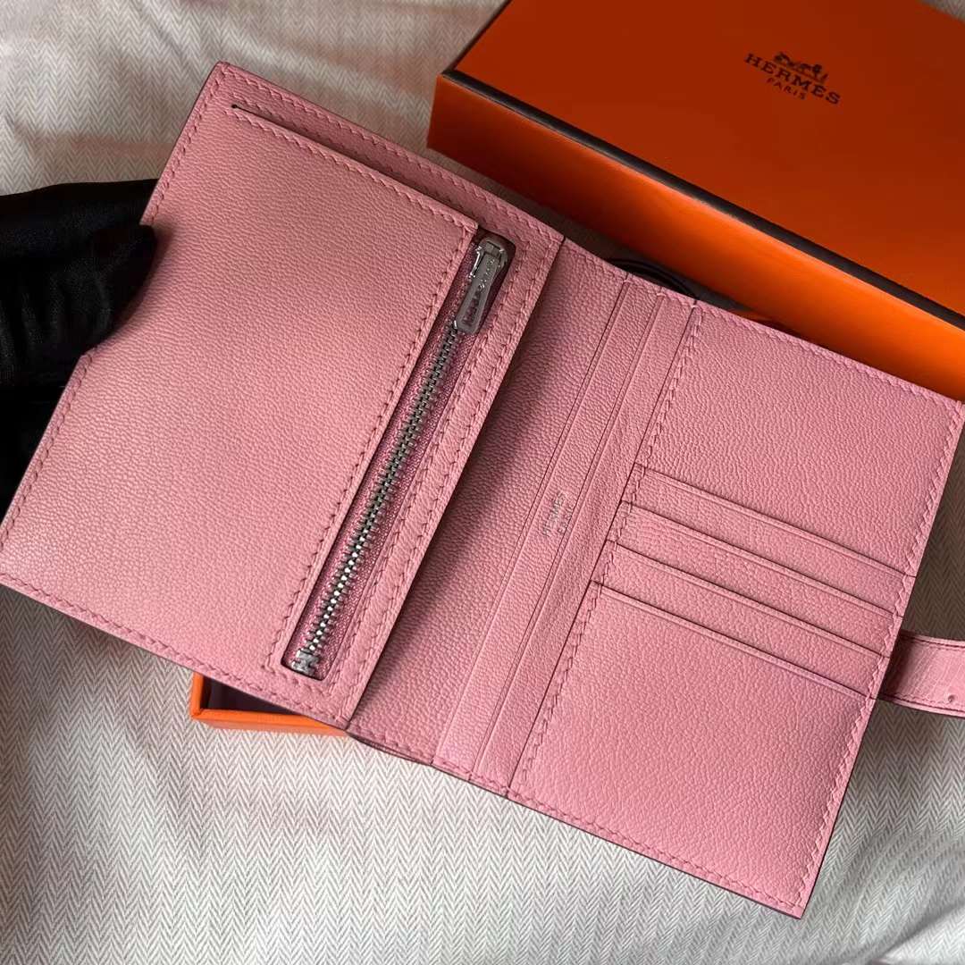 Hermès（爱马仕）Bearn Short Wallet Ostrich 进口鸵鸟皮 Ck94 陶瓷粉 银扣 全手工蜡线缝制
