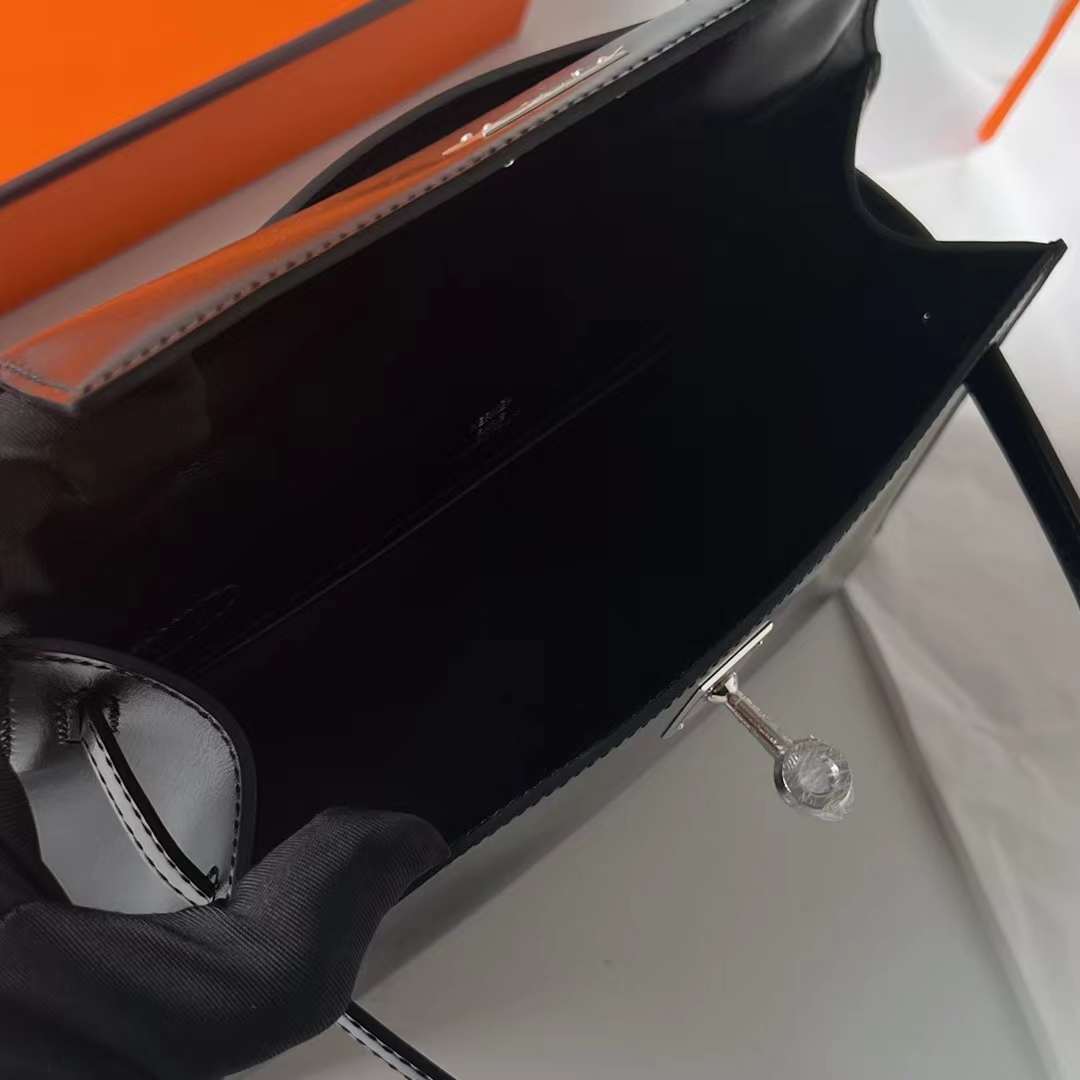 Hermès（爱马仕）Mini Kelly Pochette Boxcalf Ck89 黑色 银扣 22cm 全手工蜡线缝制 Phw